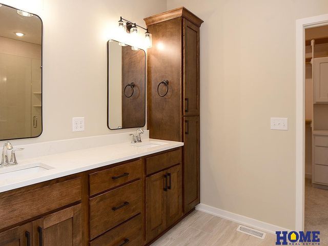 10930 Grantham Drive, Lincoln, NE 68527