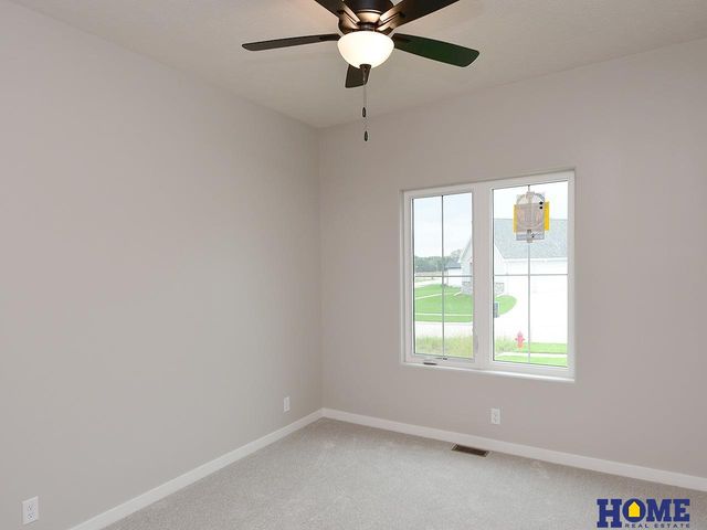 10930 Grantham Drive, Lincoln, NE 68527