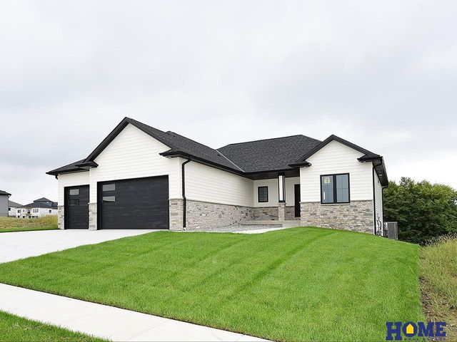 10930 Grantham Drive, Lincoln, NE 68527