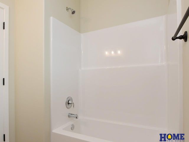 10930 Grantham Drive, Lincoln, NE 68527