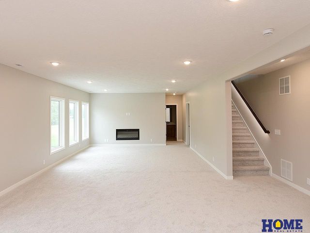 10930 Grantham Drive, Lincoln, NE 68527