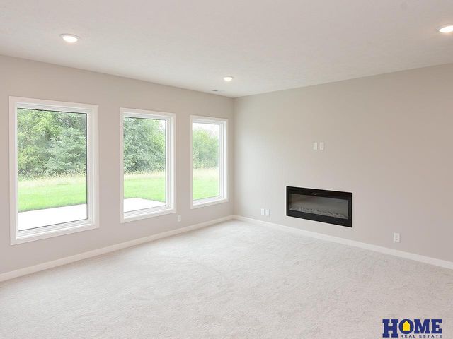 10930 Grantham Drive, Lincoln, NE 68527