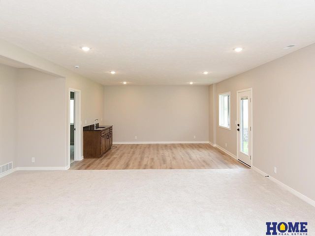 10930 Grantham Drive, Lincoln, NE 68527