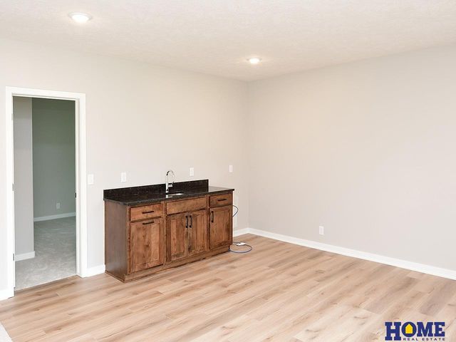 10930 Grantham Drive, Lincoln, NE 68527