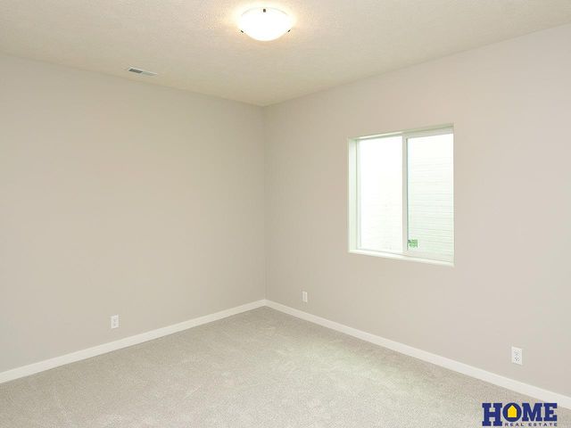 10930 Grantham Drive, Lincoln, NE 68527
