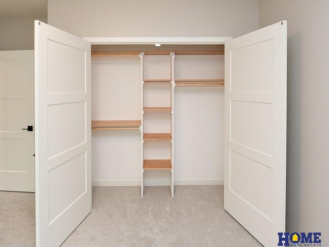 10930 Grantham Drive, Lincoln, NE 68527