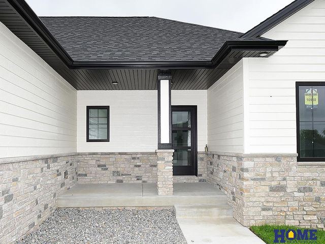 10930 Grantham Drive, Lincoln, NE 68527