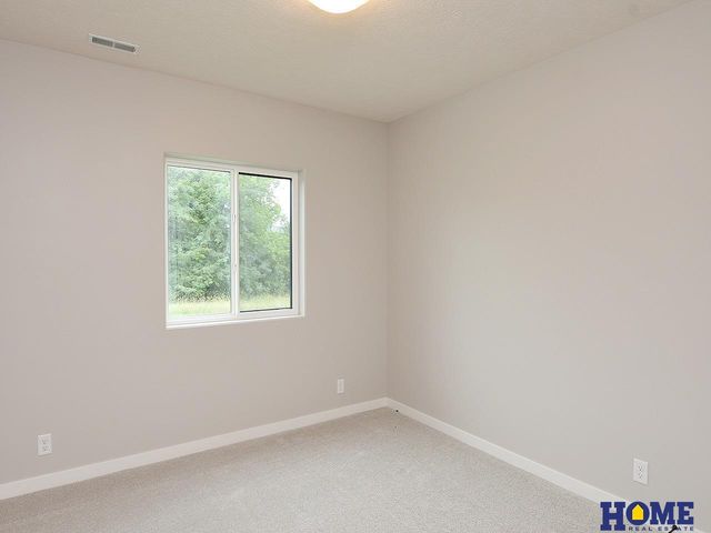 10930 Grantham Drive, Lincoln, NE 68527
