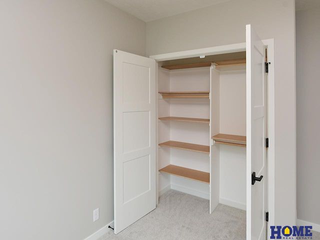 10930 Grantham Drive, Lincoln, NE 68527