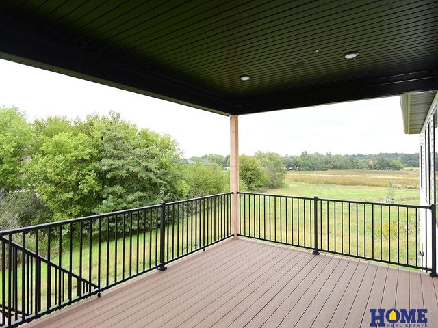 10930 Grantham Drive, Lincoln, NE 68527