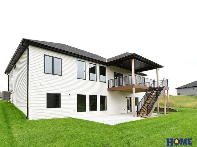 10930 Grantham Drive, Lincoln, NE 68527
