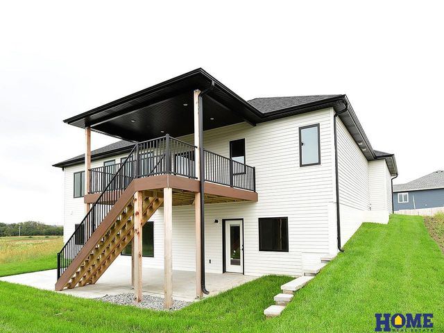 10930 Grantham Drive, Lincoln, NE 68527