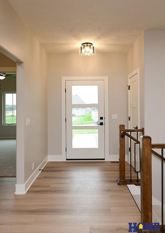 10930 Grantham Drive, Lincoln, NE 68527