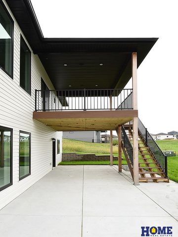 10930 Grantham Drive, Lincoln, NE 68527