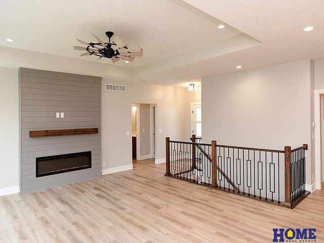 10930 Grantham Drive, Lincoln, NE 68527