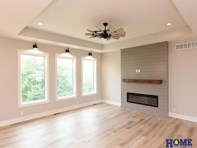 10930 Grantham Drive, Lincoln, NE 68527