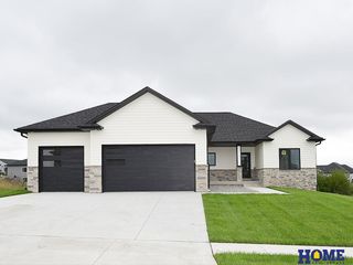 10930 Grantham Drive, Lincoln, NE 68527