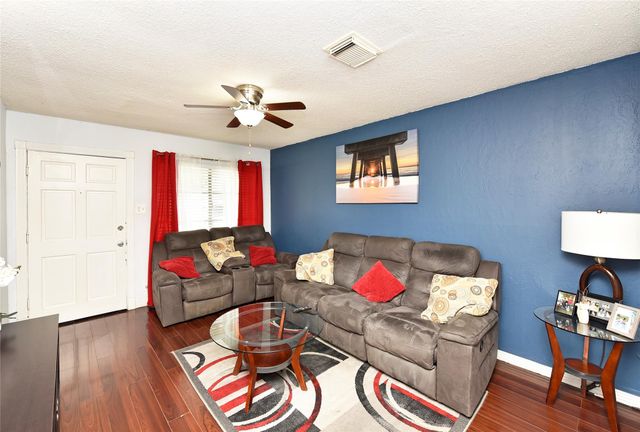 543 Dalewood Drive, Houston, TX 77060