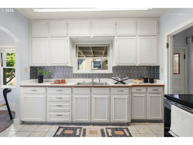 2948 Ne 24TH Ave, Portland, OR 97212