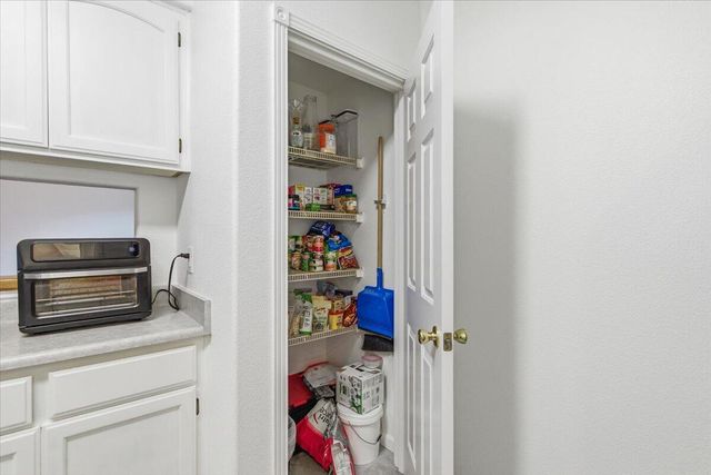 8008 Thunderhead Avenue, White City, OR 97503