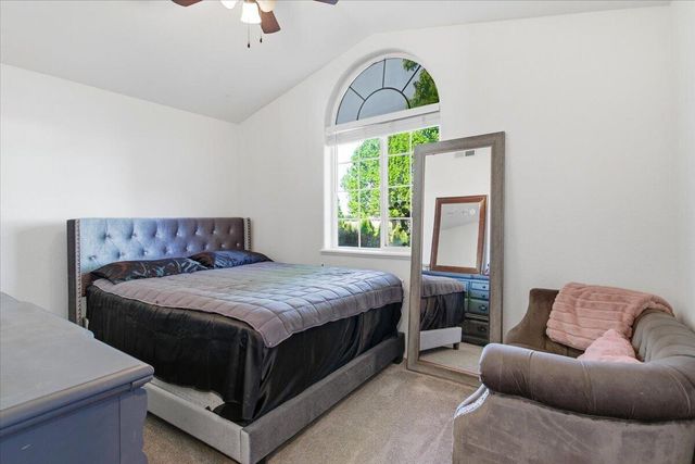 8008 Thunderhead Avenue, White City, OR 97503