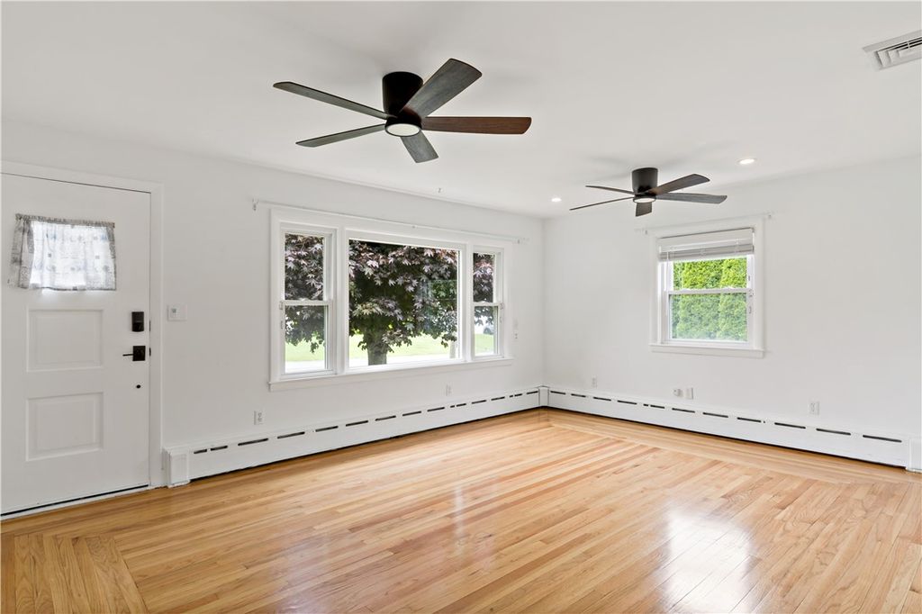 3 Ruth Street, Middletown, RI 02842