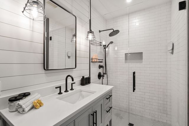 40 Kimlo Rd, Wellesley, MA 02481