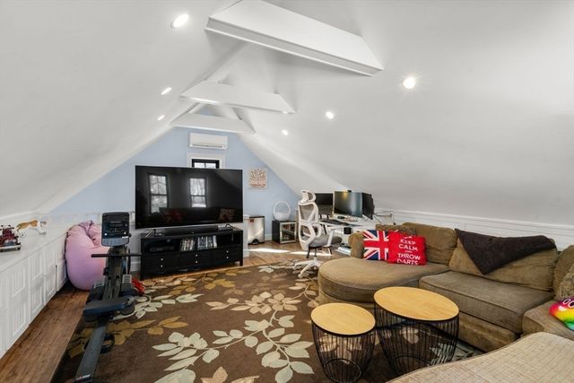 40 Kimlo Rd, Wellesley, MA 02481