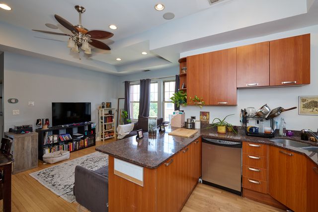 5711 N KIMBALL Avenue 3N, Chicago, IL 60659