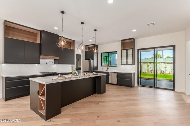 3014 E AVALON Drive, Phoenix, AZ 85016