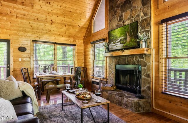 4328 Parkside Village Drive, Sevierville, TN 37862