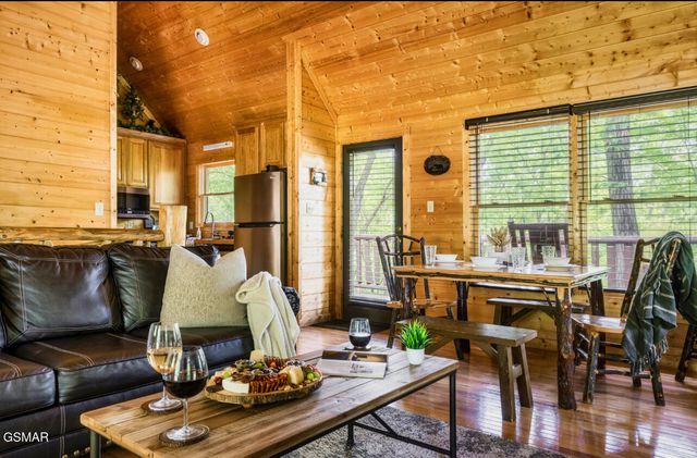 4328 Parkside Village Drive, Sevierville, TN 37862