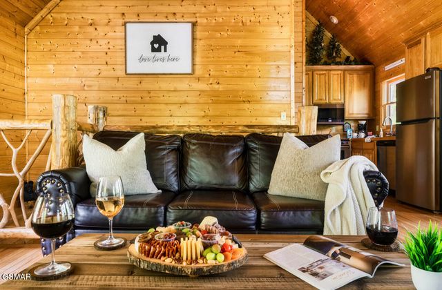 4328 Parkside Village Drive, Sevierville, TN 37862