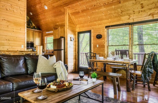 4328 Parkside Village Drive, Sevierville, TN 37862