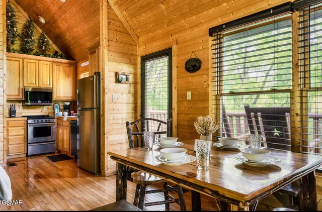 4328 Parkside Village Drive, Sevierville, TN 37862