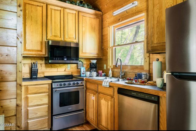 4328 Parkside Village Drive, Sevierville, TN 37862