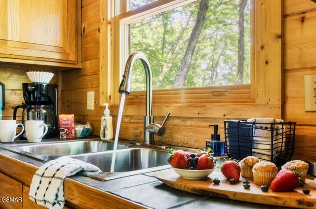 4328 Parkside Village Drive, Sevierville, TN 37862