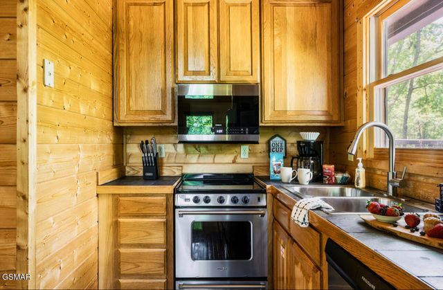 4328 Parkside Village Drive, Sevierville, TN 37862