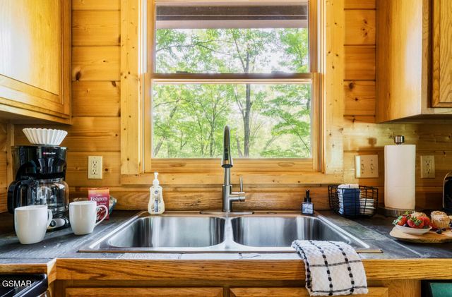 4328 Parkside Village Drive, Sevierville, TN 37862