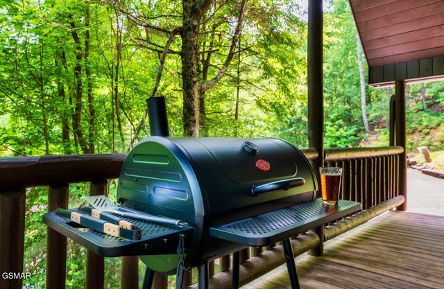 4328 Parkside Village Drive, Sevierville, TN 37862