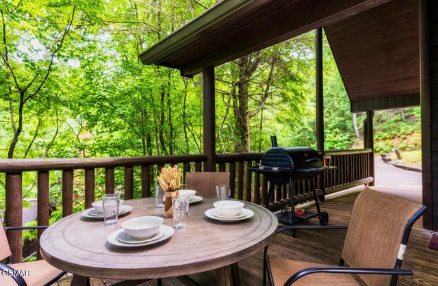 4328 Parkside Village Drive, Sevierville, TN 37862