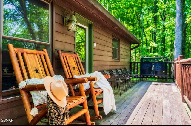 4328 Parkside Village Drive, Sevierville, TN 37862