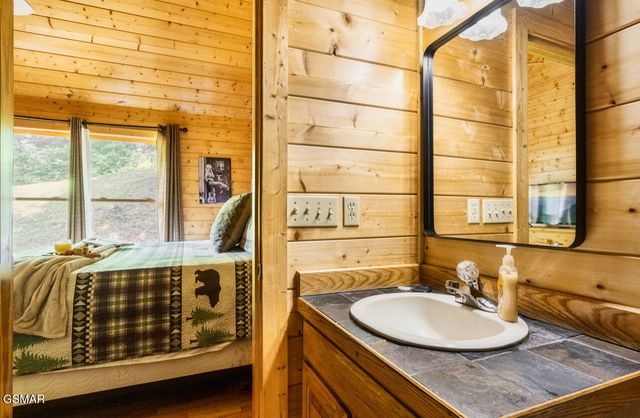 4328 Parkside Village Drive, Sevierville, TN 37862