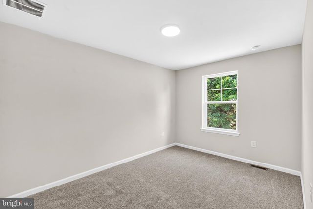 69 MAIN ST, Bridgeport, NJ 08014