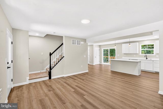 69 MAIN ST, Bridgeport, NJ 08014