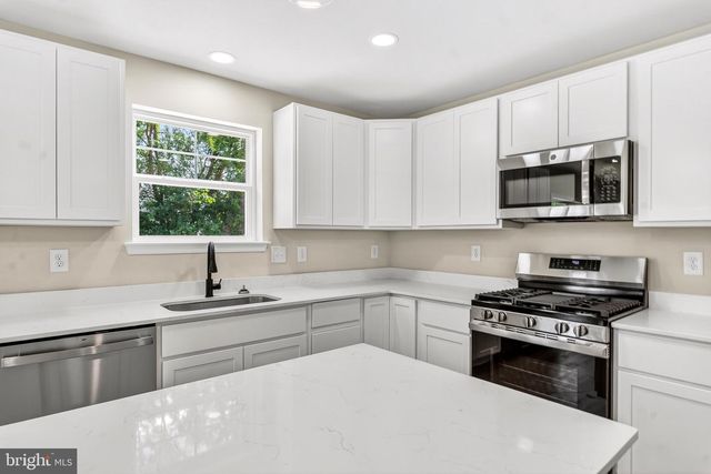 69 MAIN ST, Bridgeport, NJ 08014