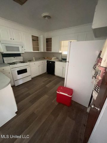 3323 Longwood Drive, Jackson, MS 39212