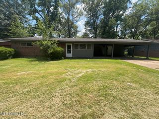 3323 Longwood Drive, Jackson, MS 39212