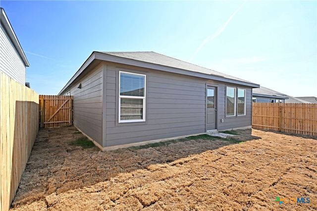 527 Sarah Way, Marion, TX 78124