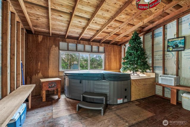 1337 South Silverlake Road, Castle Rock, WA 98611